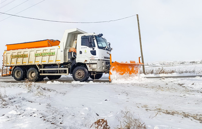 TEPEBAŞI'NDA KAR YAĞIŞINA HIZLI MÜDAHALE